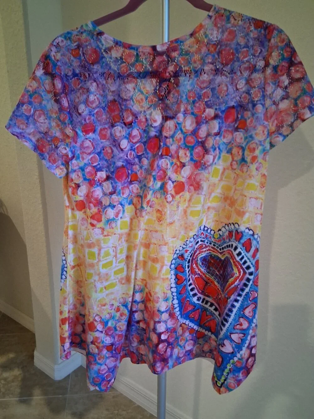 Leoma Lovegrove Multi Color Heart Print Lace Back V-Neck Tunic Blouse Size (M) - Picture 5 of 10